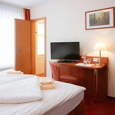 Landgasthof Zur Tanne 2*